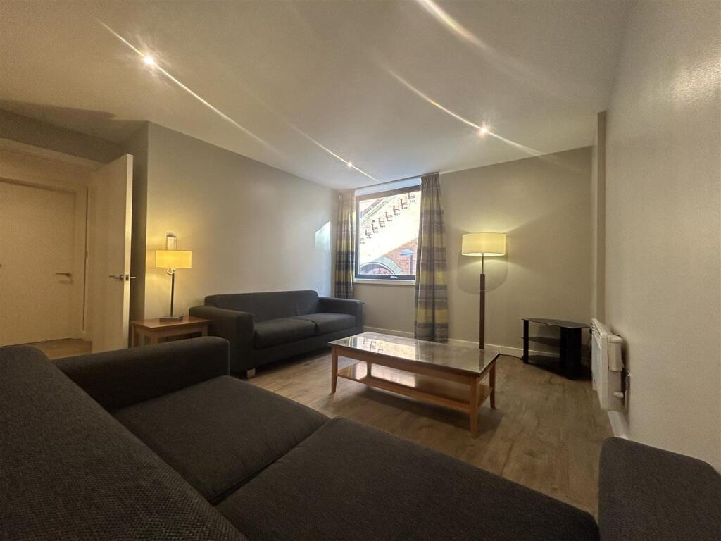 Livingroom (5).jpeg