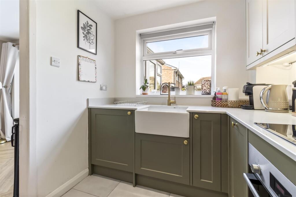 2 Sefton Close_010.JPG