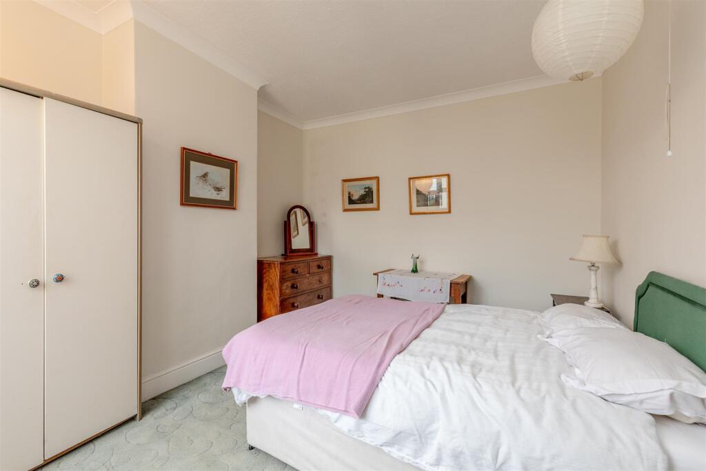 Halsbury Road, Westbury Park Bed 2b.jpg