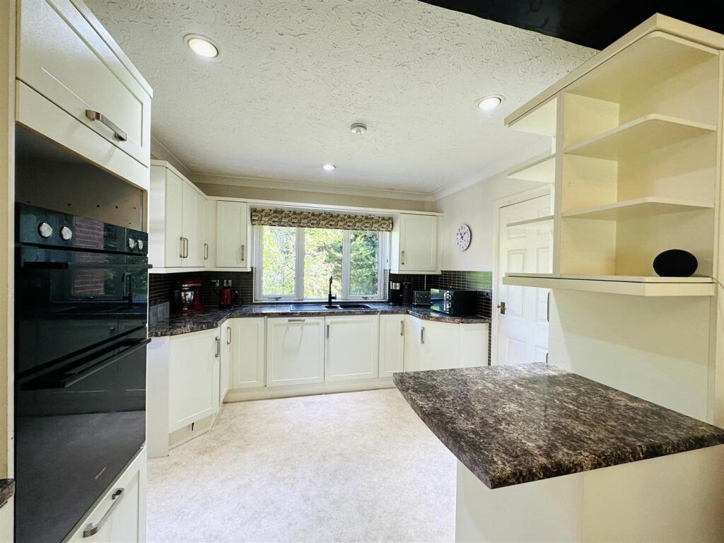 kitchen .jpg