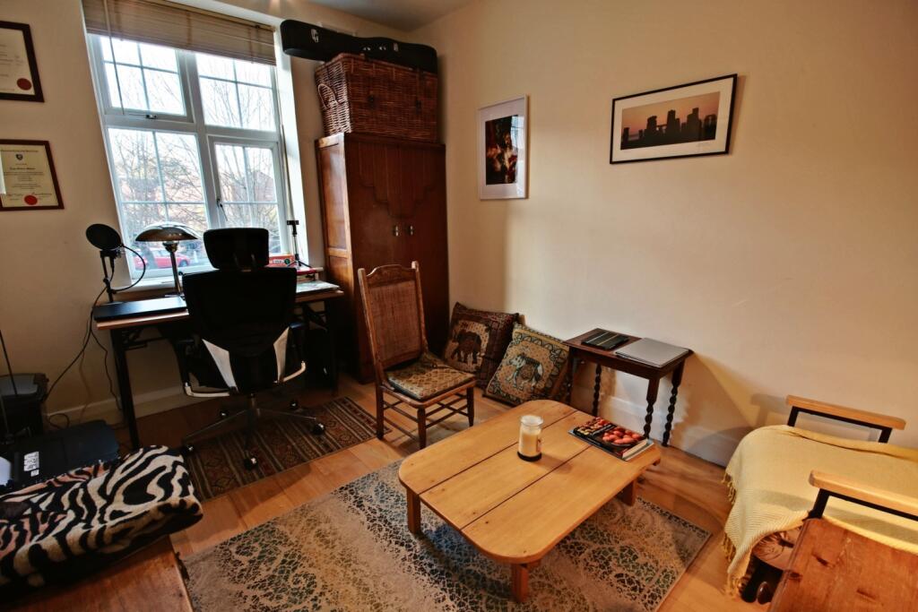 140 Norbiton Hall - bedroom 2-window
