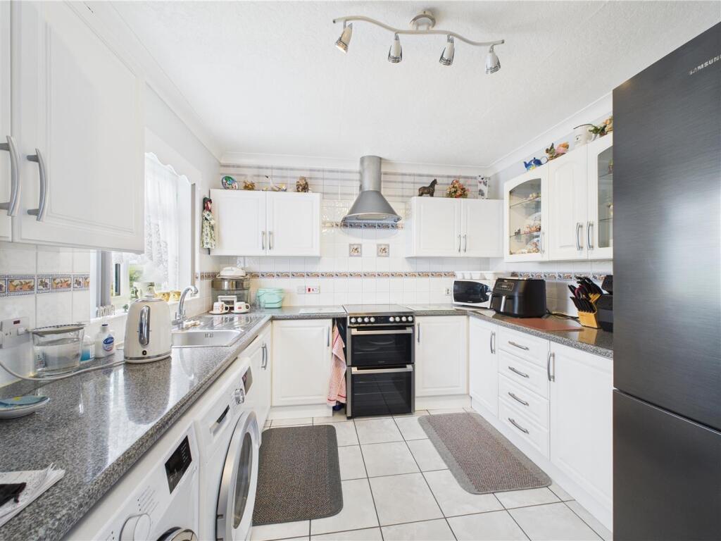 KITCHEN/ DINER