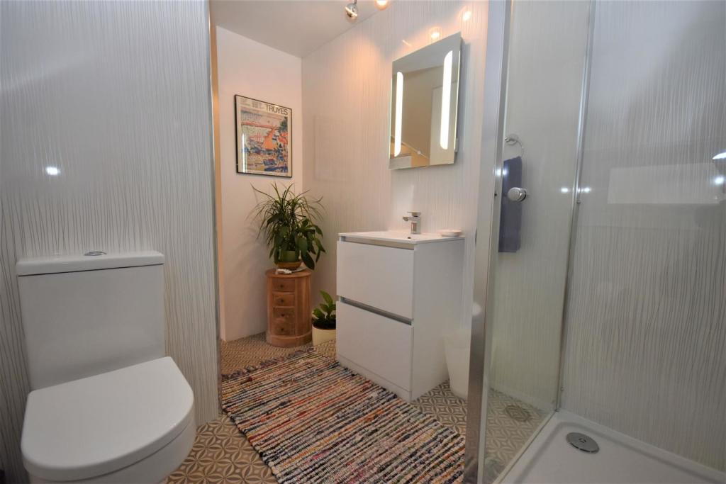 Ensuite Shower Room..JPG