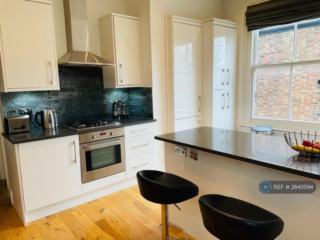 Kitchen &amp; Breakfast Bar