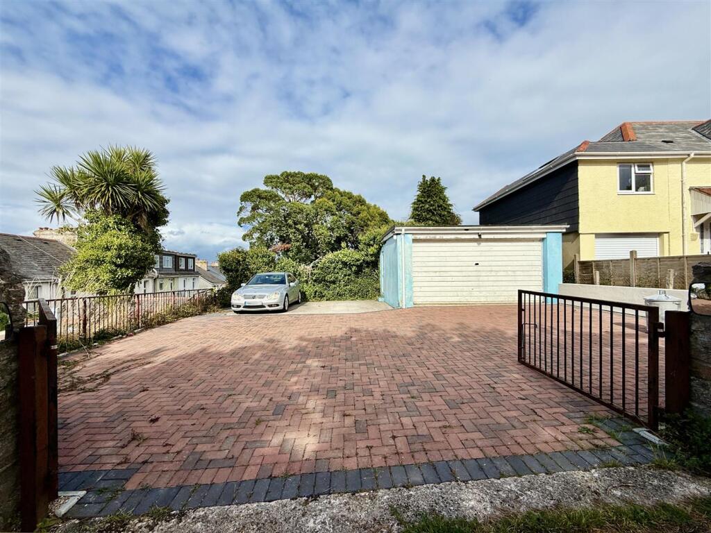 Parking  &amp;  Garage.jpg