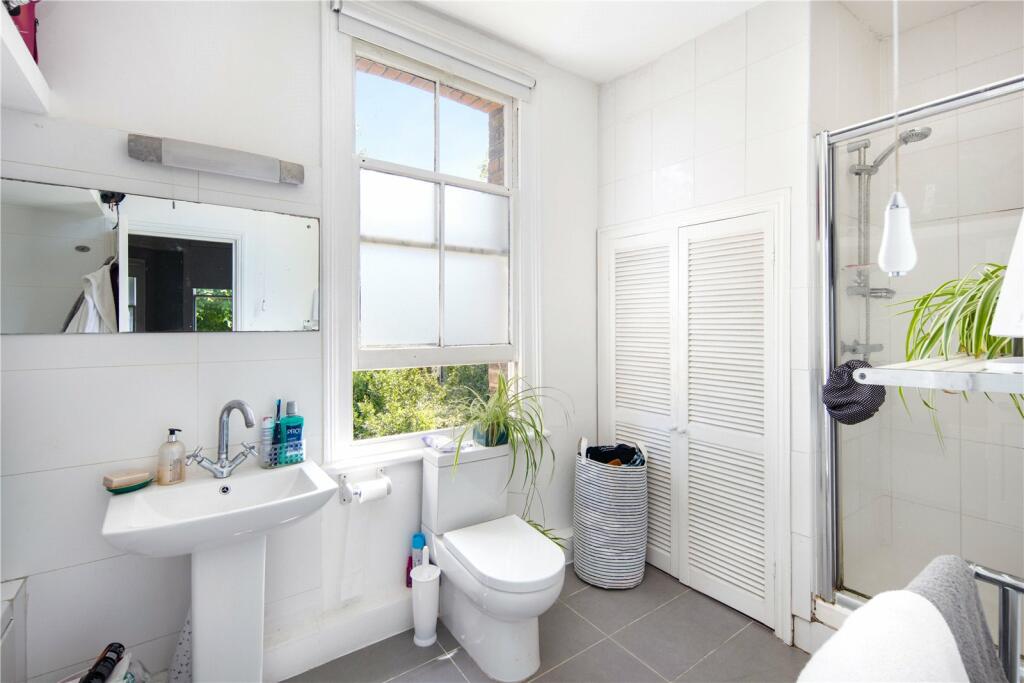 En-Suite Bathroom