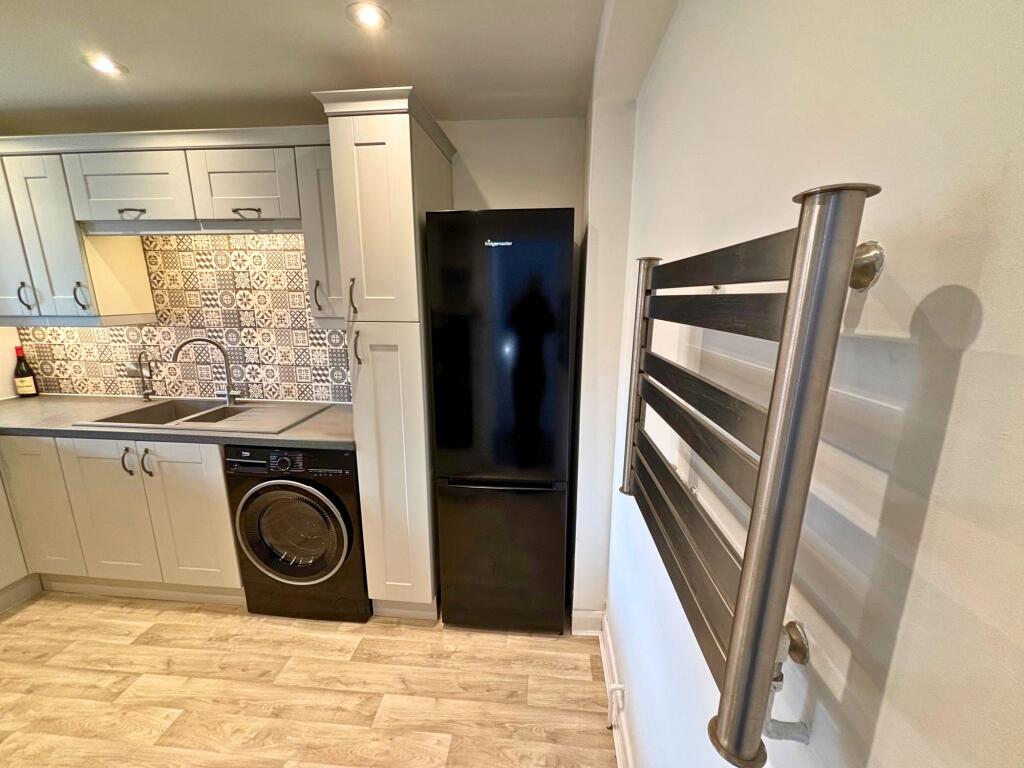 Kitchen (Middle Floor)