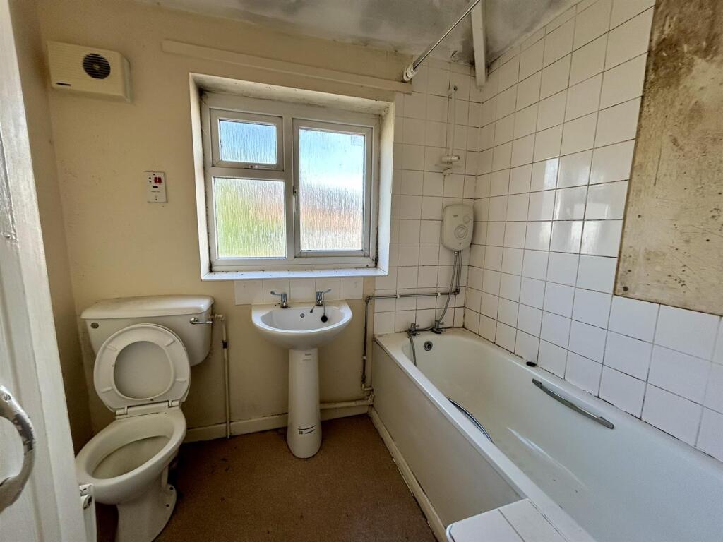 Bathroom (1).JPEG