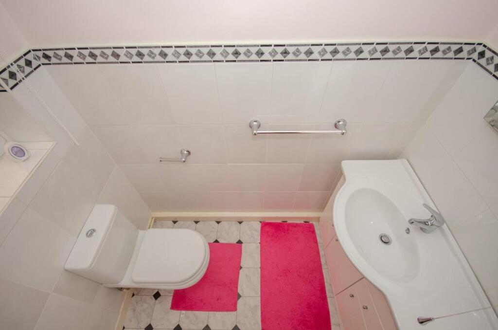 En suite W.C..jpg