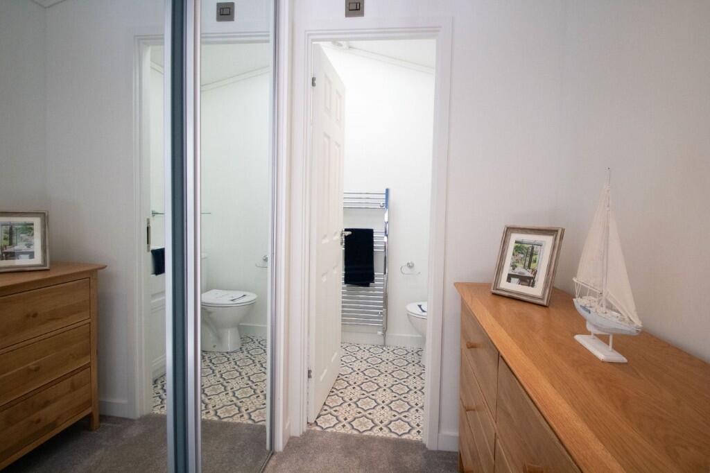 EN SUITE