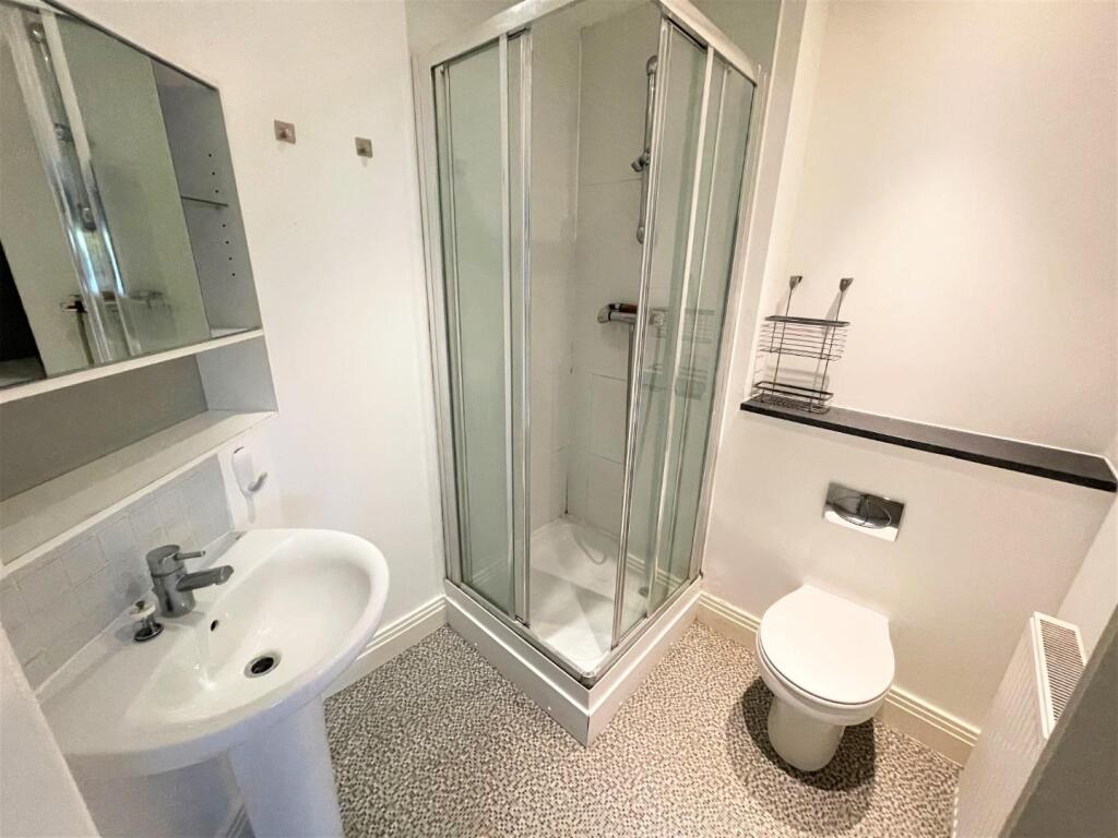 SHOWER ROOM.jpg