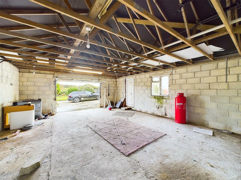 Garage/Workshop