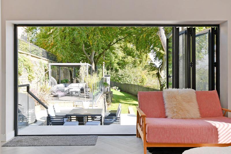 Double Bedroom / Garden Room 