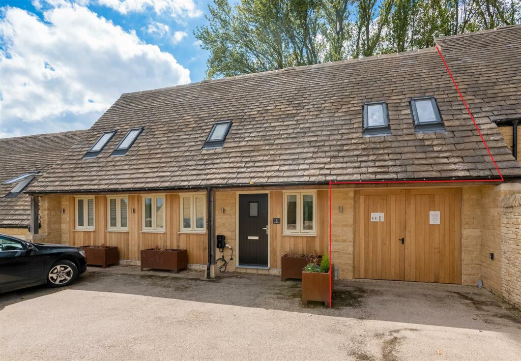 Propertybox - front photo - red line.jpg