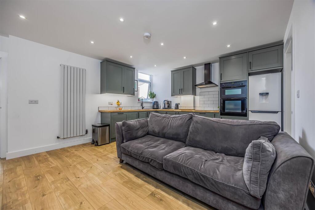 Lower Flat, 215 Milton Road, Southsea-Small-Portic