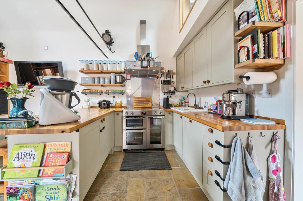 Kitchen Area (1)