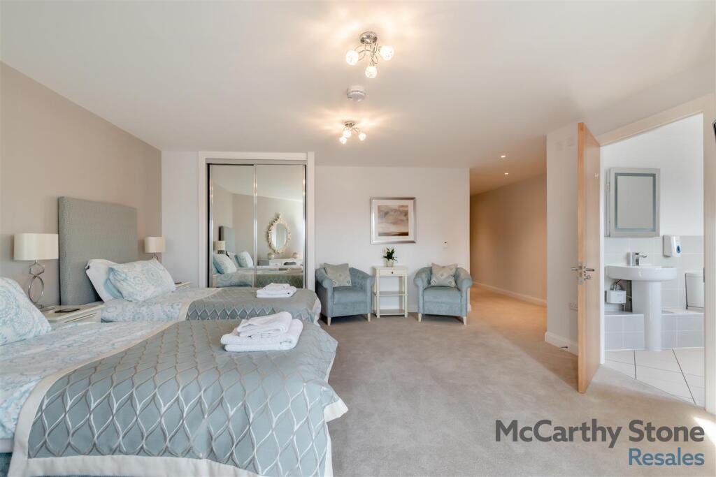8638982-interior10.jpg