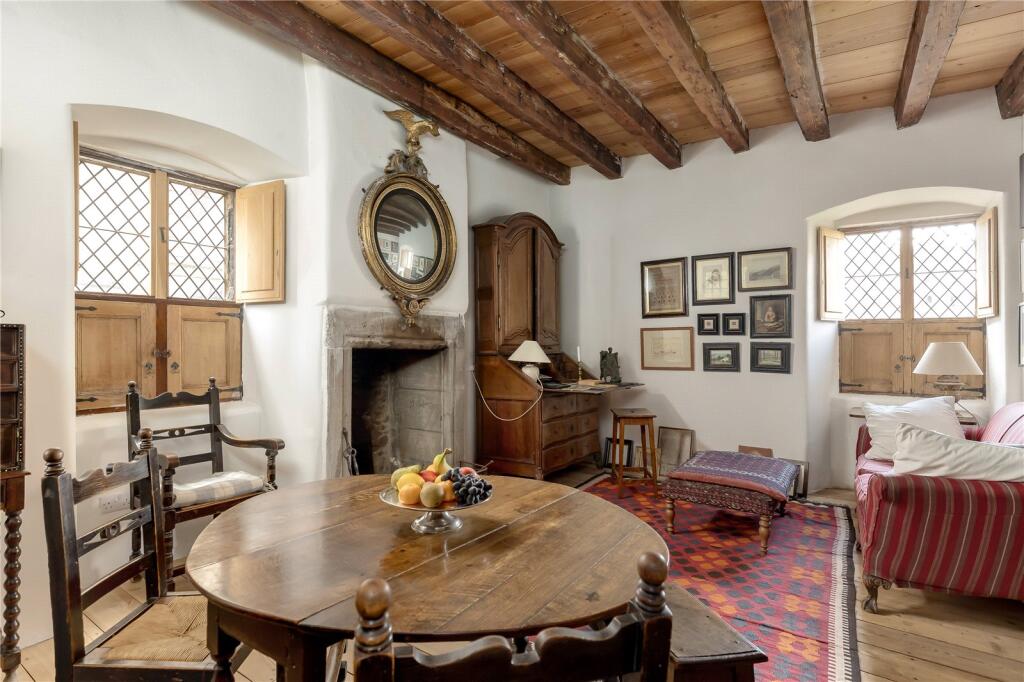 Sitting/Dining Room