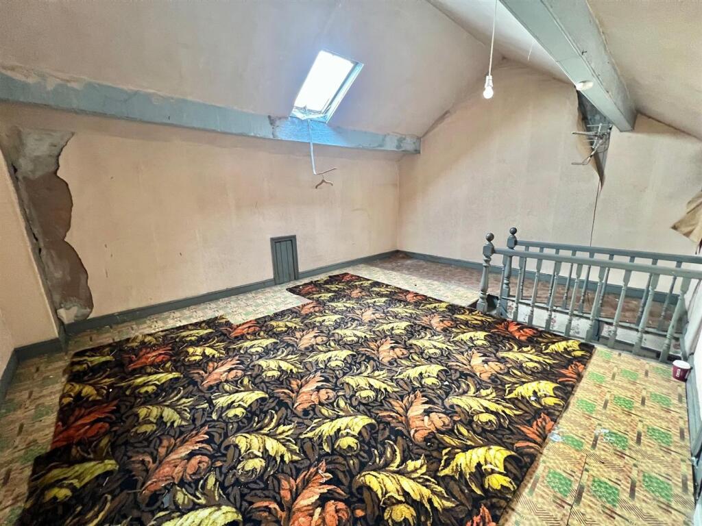 Bramleys Estate Agents - Wellington Street - Lindl