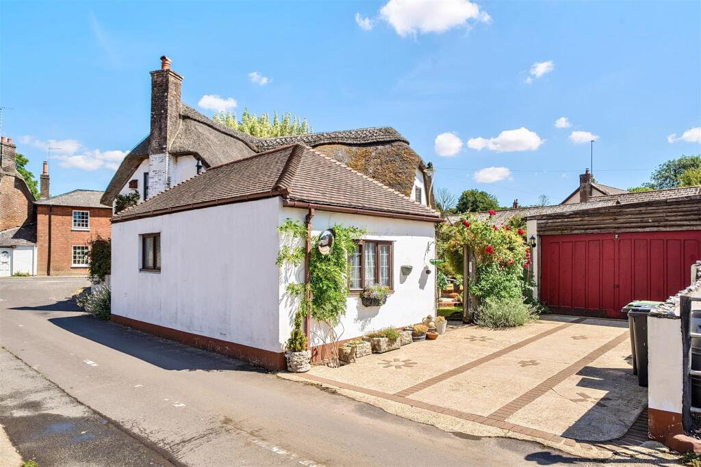 Entrance / Garage