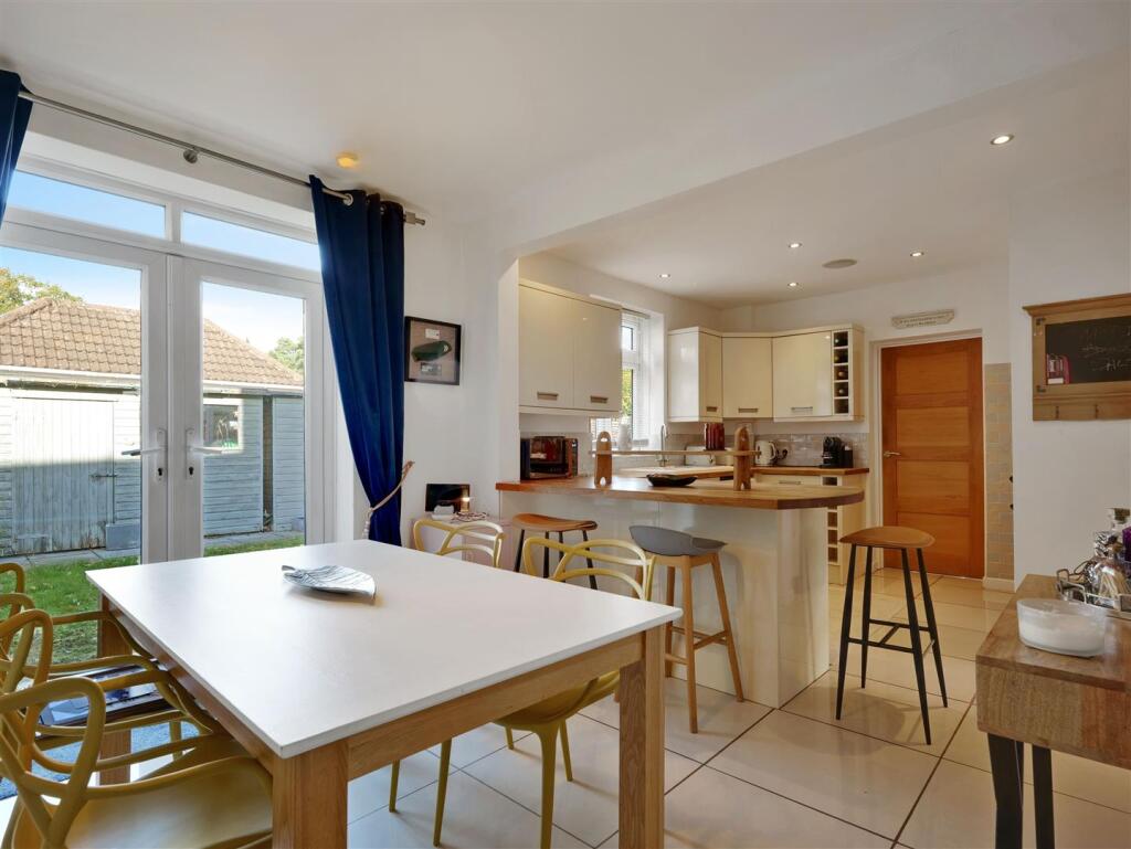 Dining area to garden