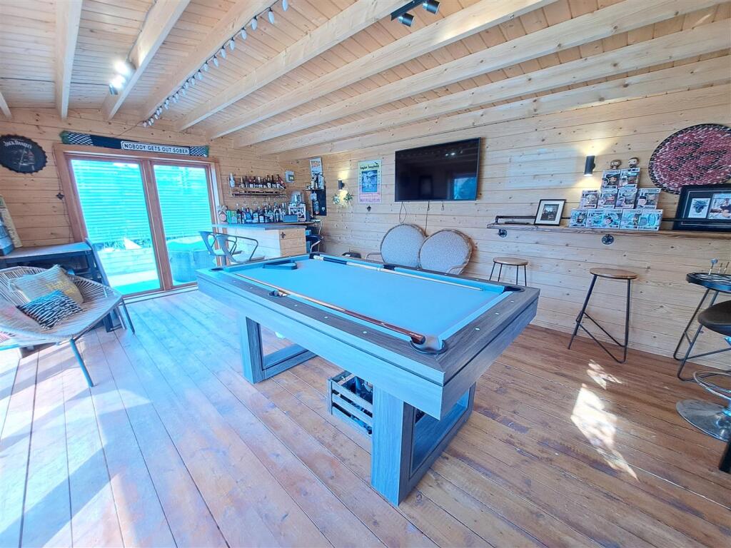 Garden Bar/Office