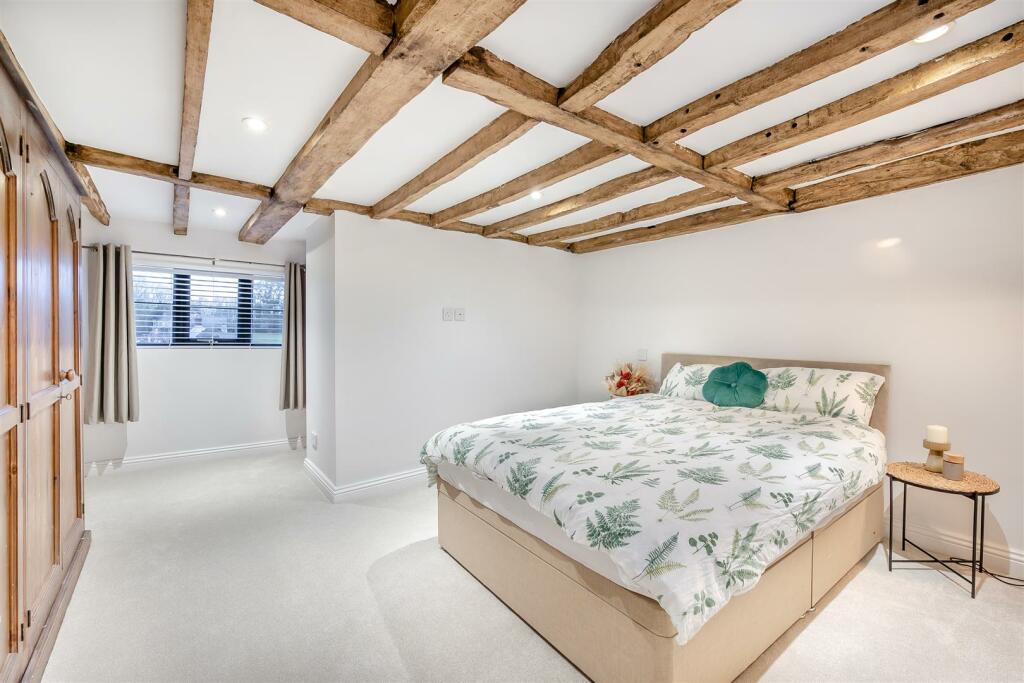 8582263-interior52.jpg