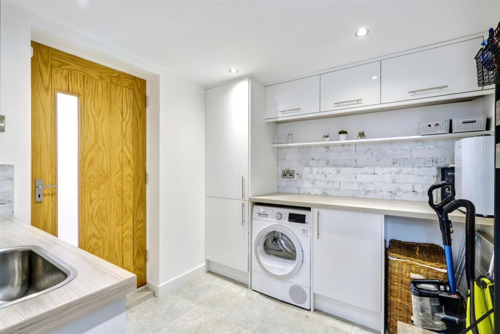 Utility Room 1_1.jpeg