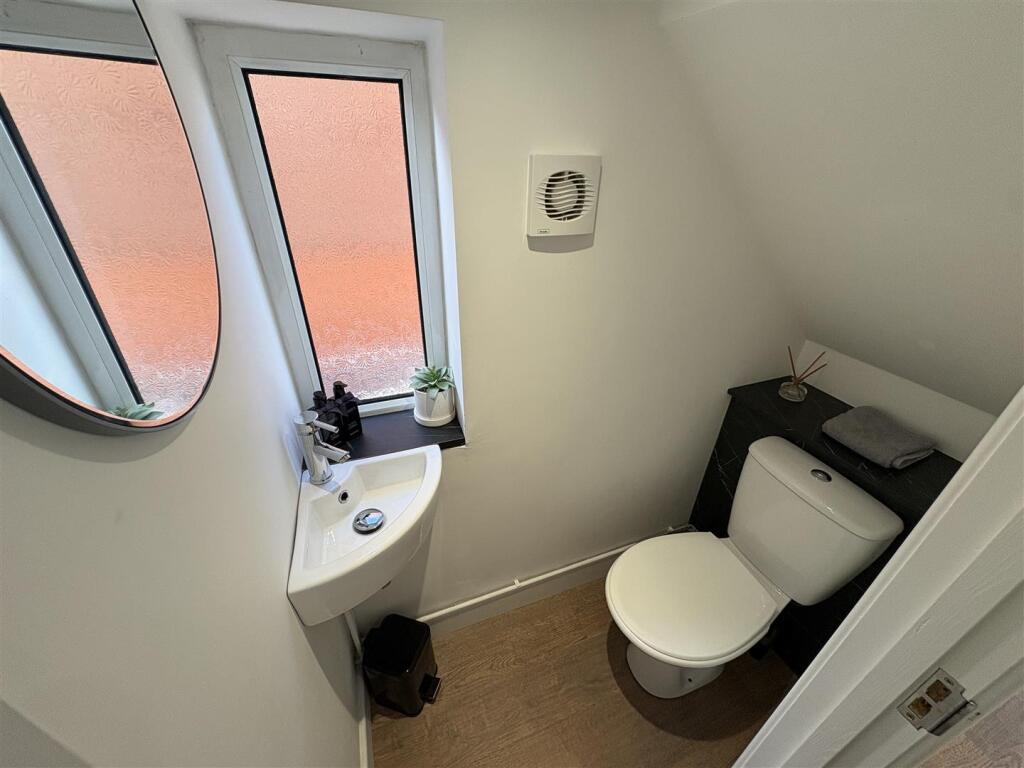 DOWNSTAIRS WC.JPG