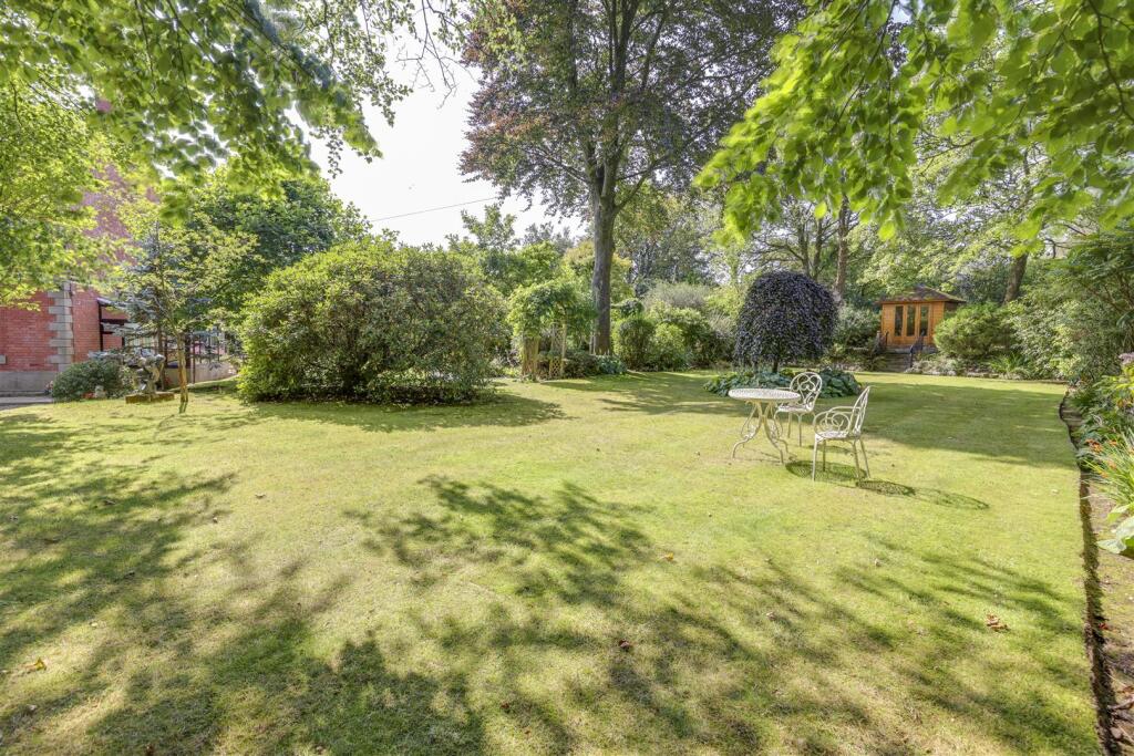 Further Side Garden with Summer House
