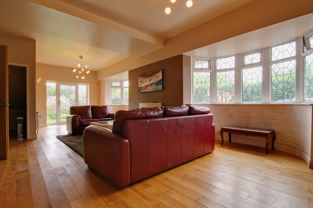 Good size Lounge