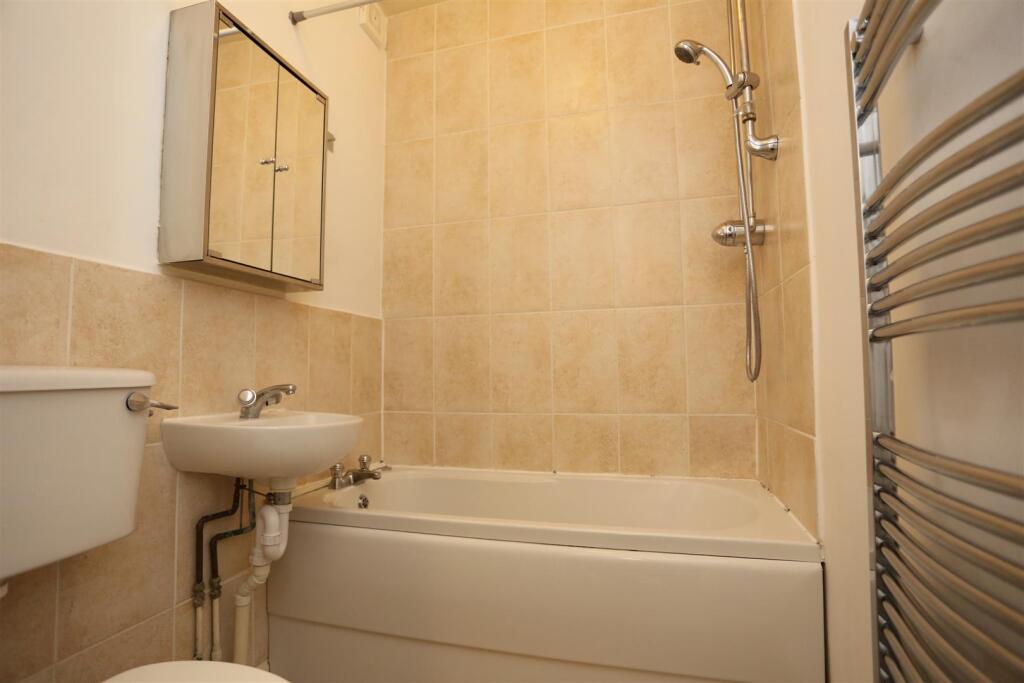 FFF 24 Upper North Street bath.jpg