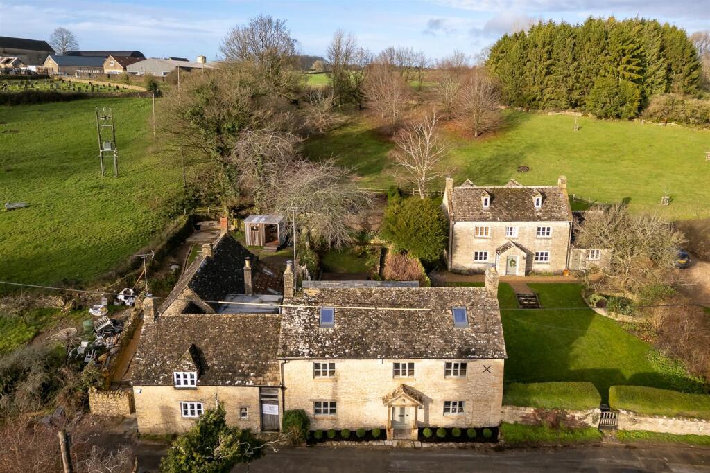 44 - Long Cottage - GL54 4AF - Web.jpg