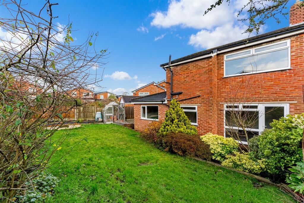 7 Epping Close garden 3.jpg