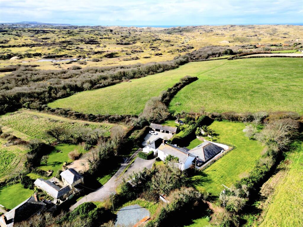 TREBISKEN HOUSE WITH DUNES.JPG