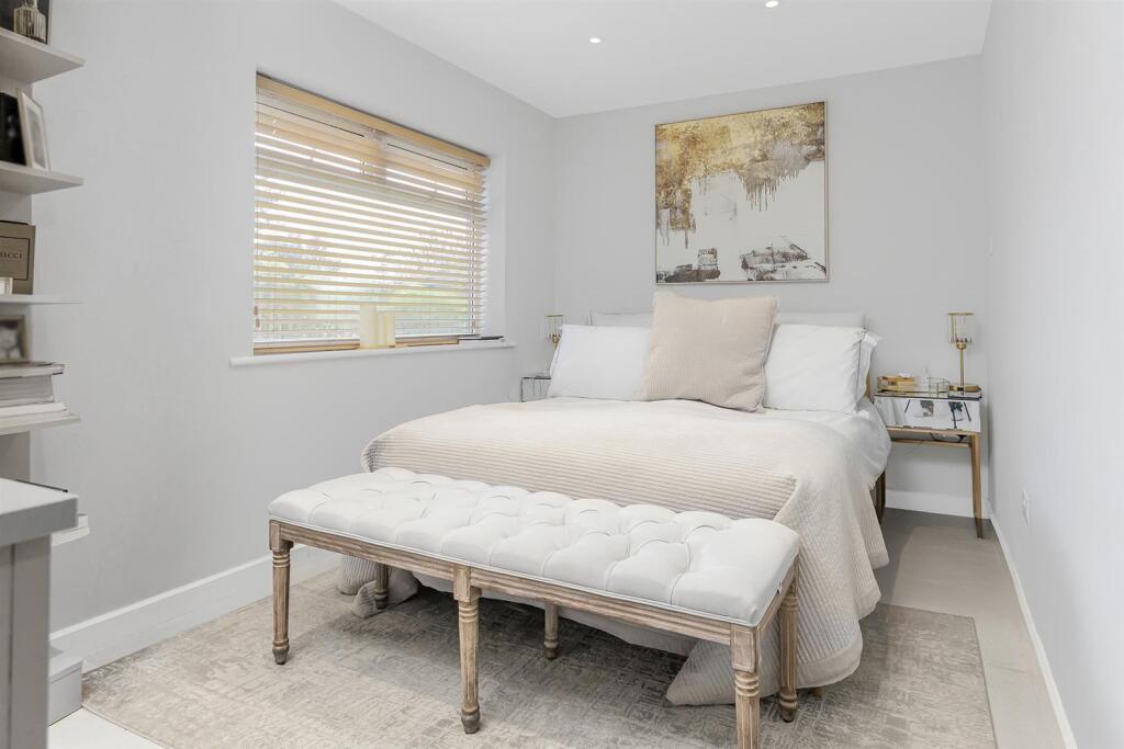 Mayfields, 1 Manor Close