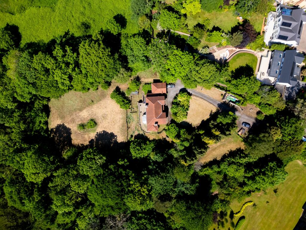 Superb gardens and grounds