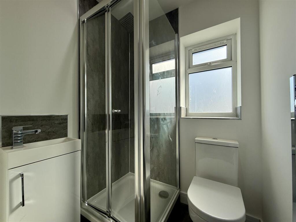 11 En-Suite.JPEG