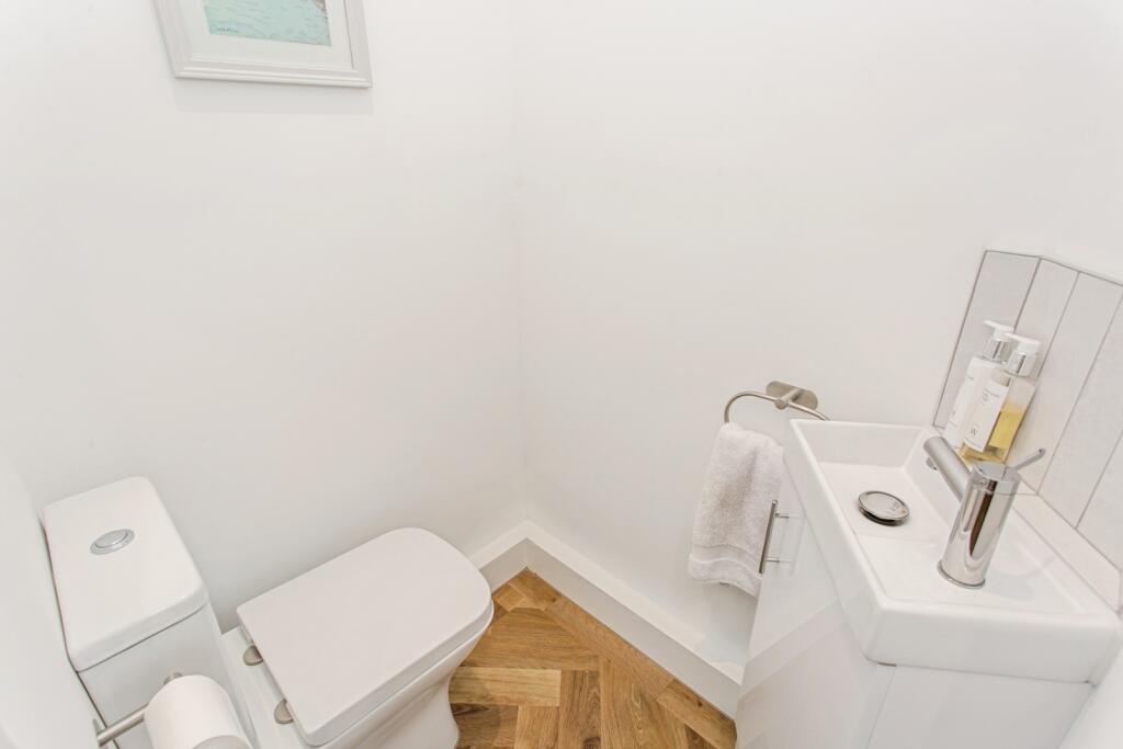 Cloakroom/Wc
