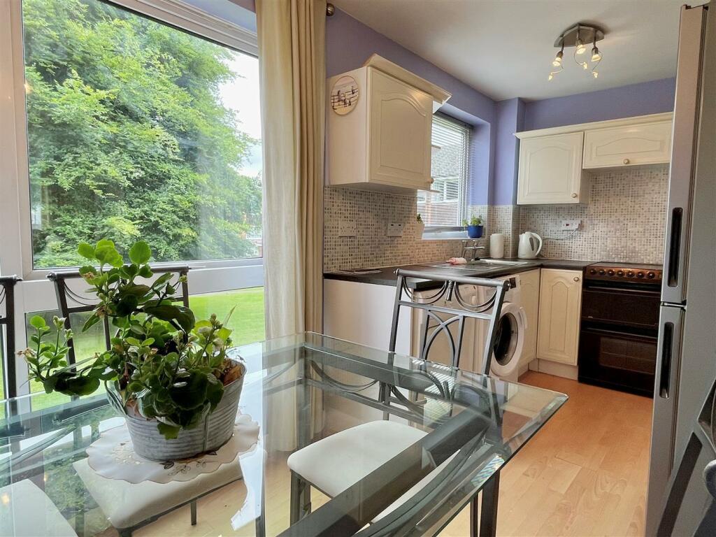 Dining into Kitchen