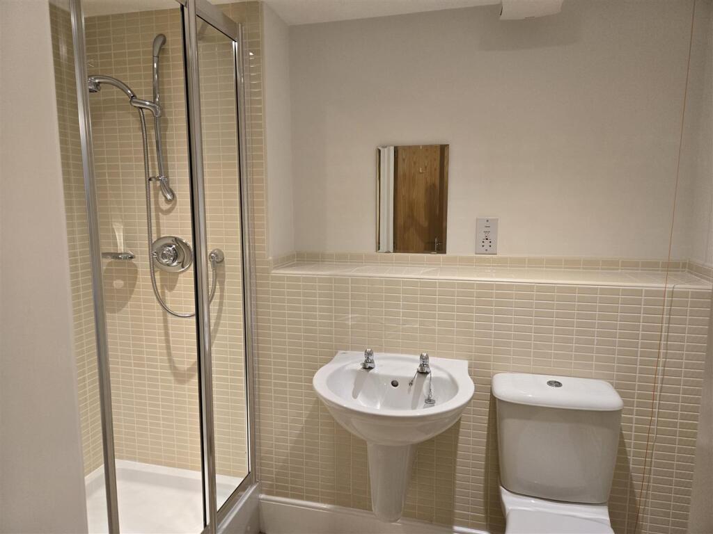 4 Middleton Woods - guest shower room.jpg