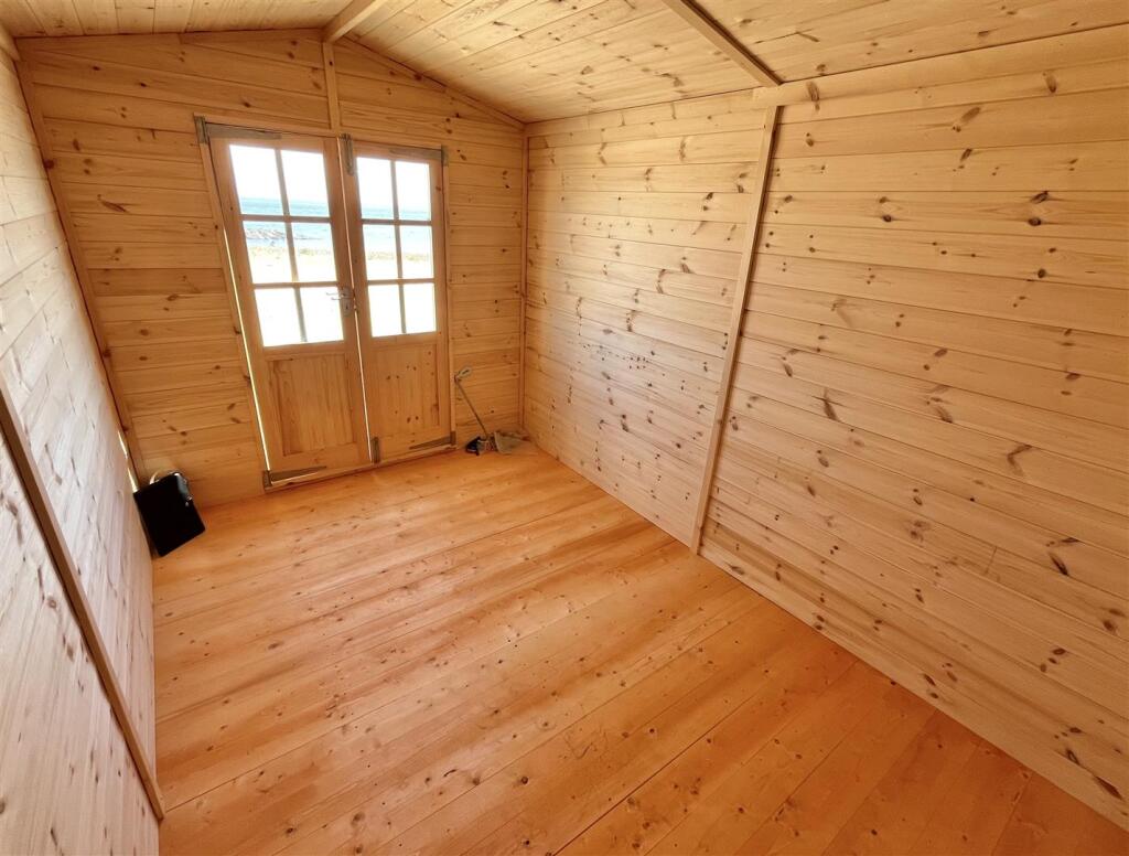 INTERNAL VIEWS OF BEACH HUT