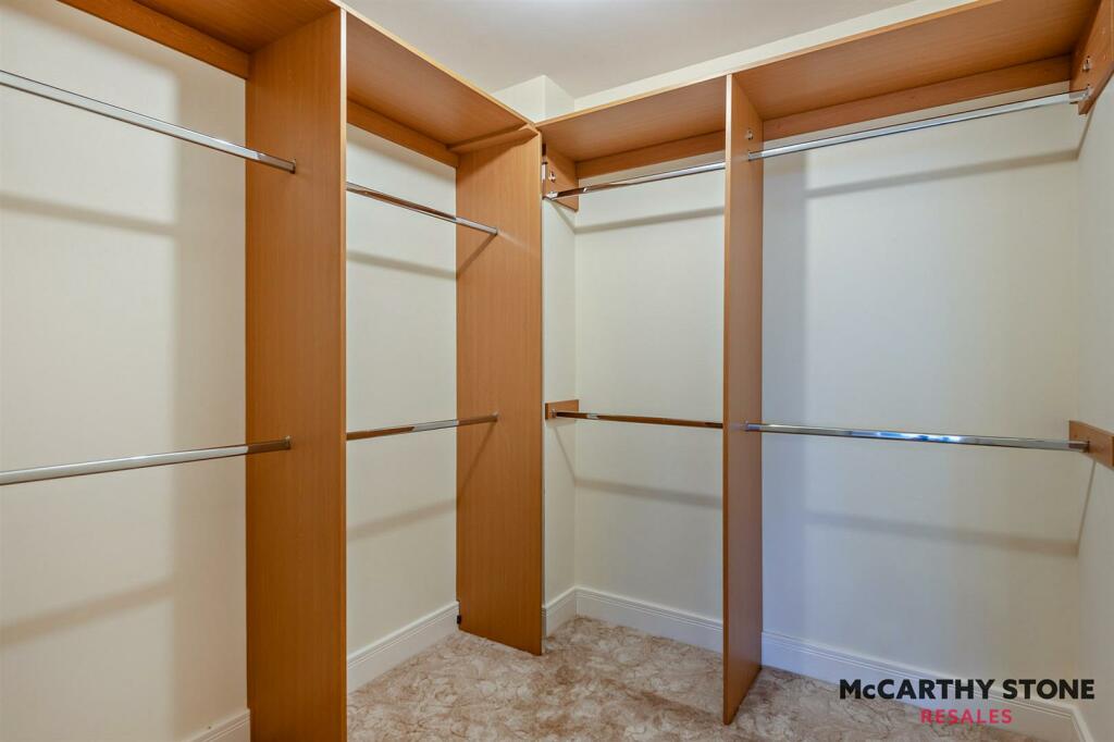 8618855-interior04-800.JPG