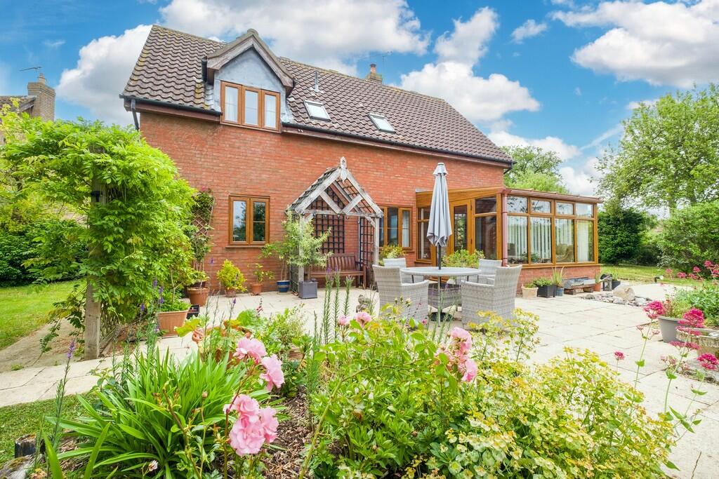 1440px-Hedgehogs-...