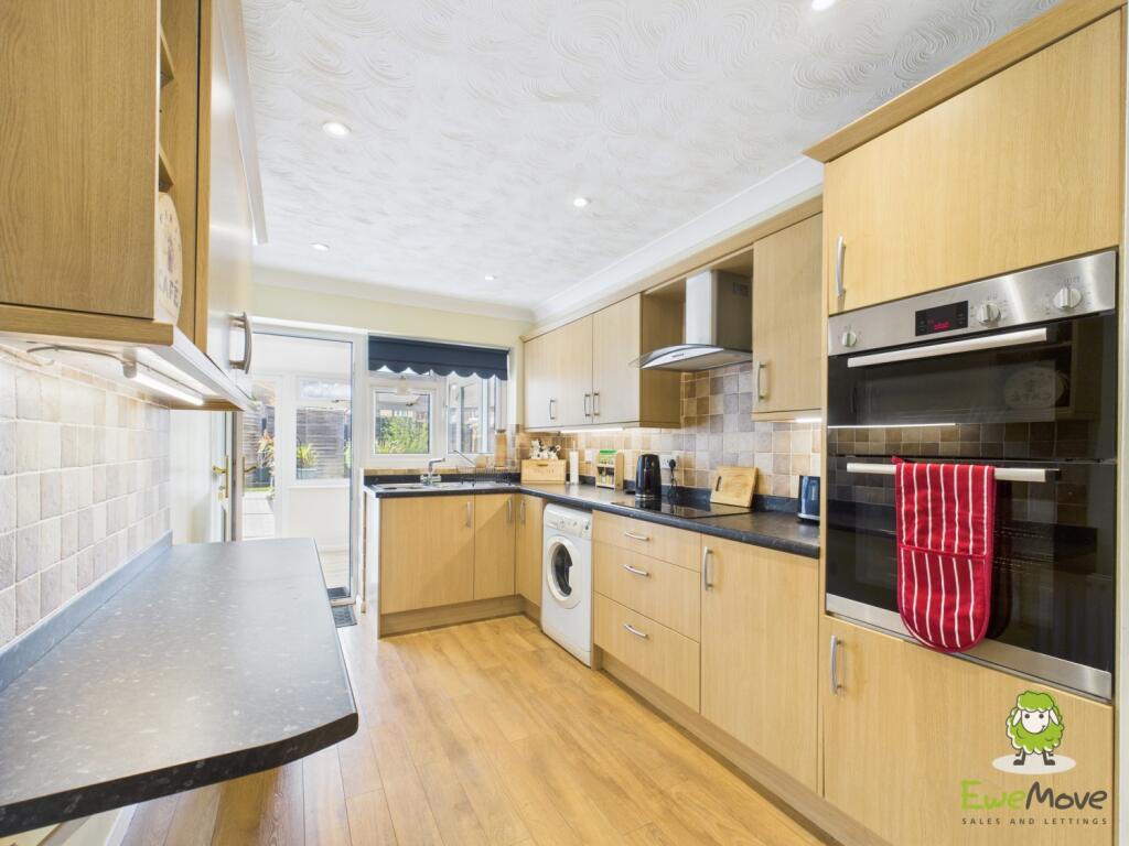 EweMove Estate Agents Basingstoke - 14 Lambs Row