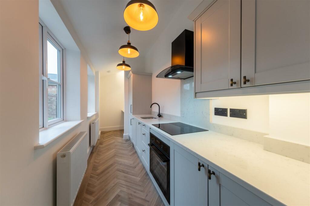 2 Coronation Terrace-001.jpg