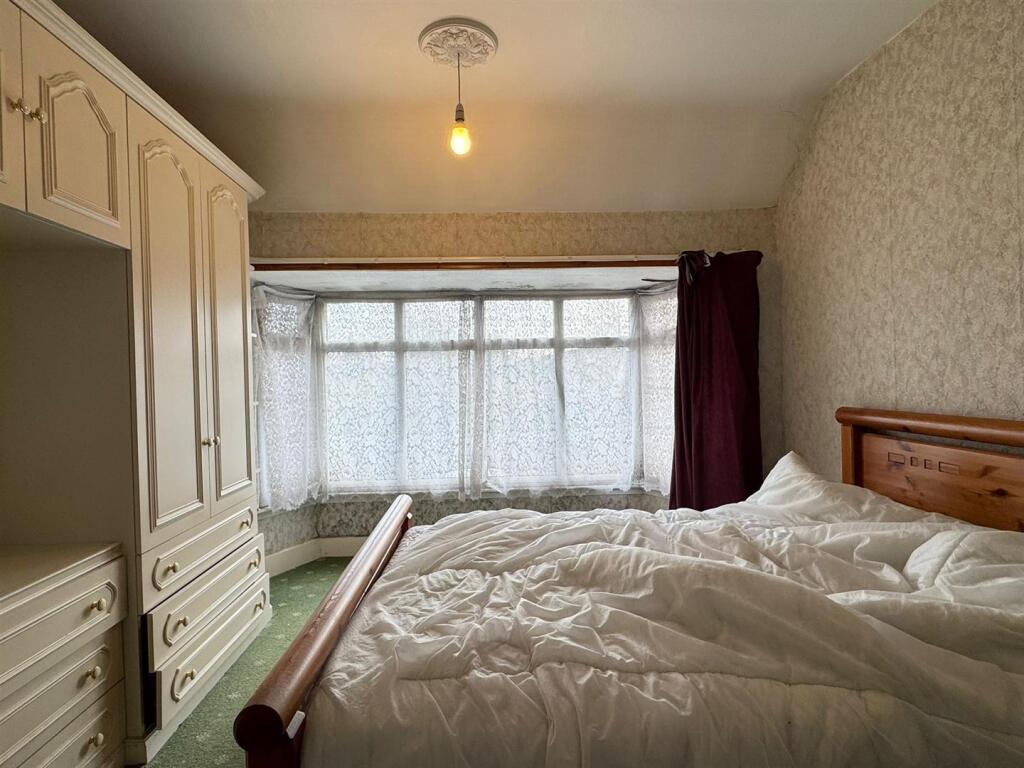 Master bedroom 1.jpg