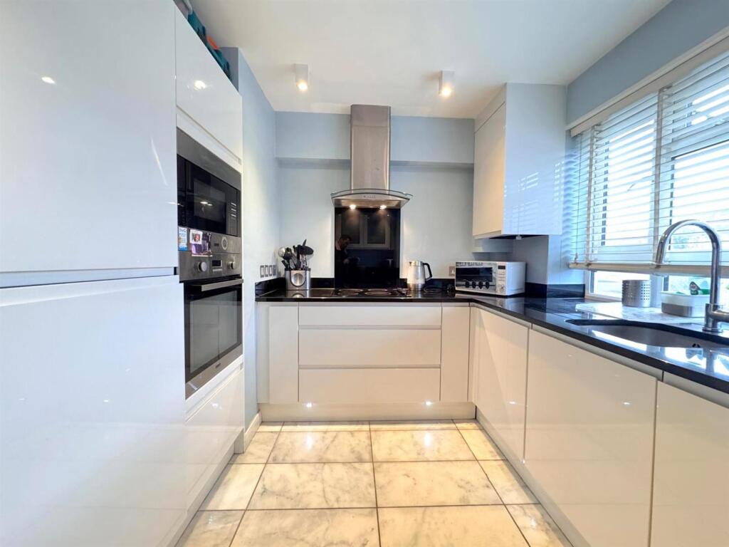 3 Bed for sale, Buy in Lonond, NW11 - Maxwellprope