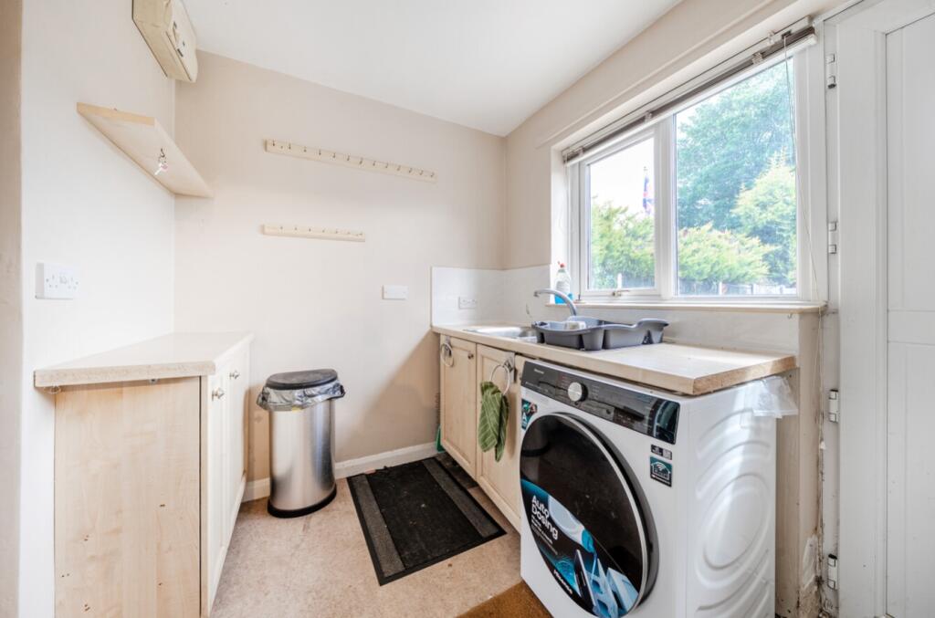 1279956-23-682719815004e-ARW