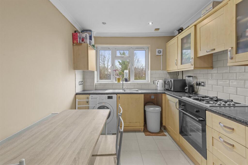 60 Underwood Rd, HP13 6YB-7.jpg